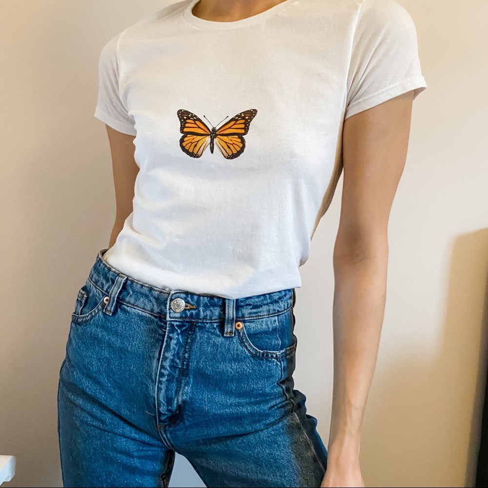 Minimalist Monarch Butterfly Graphic Tee T-Shirt - Picture 3 of 7